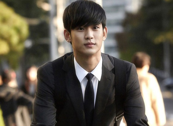 Ngam tu do cua 'Chang trai den tu cac vi sao' Kim Soo Hyun hinh anh