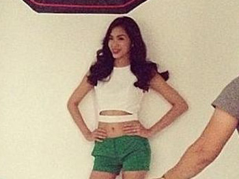 Anh hiem hoi Tang Thanh Ha khoe eo thon hinh anh