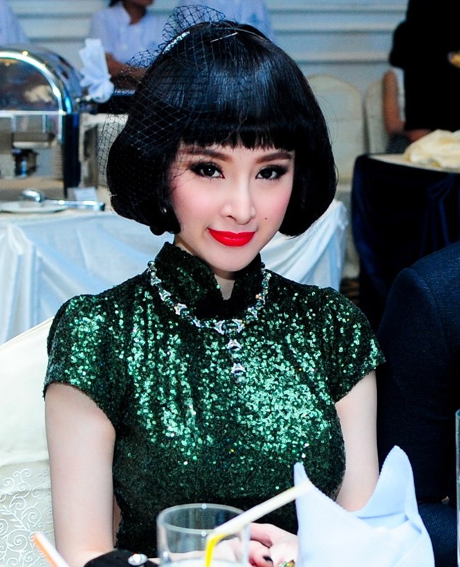 10 bo canh bi che sen nhat cua Angela Phuong Trinh hinh anh