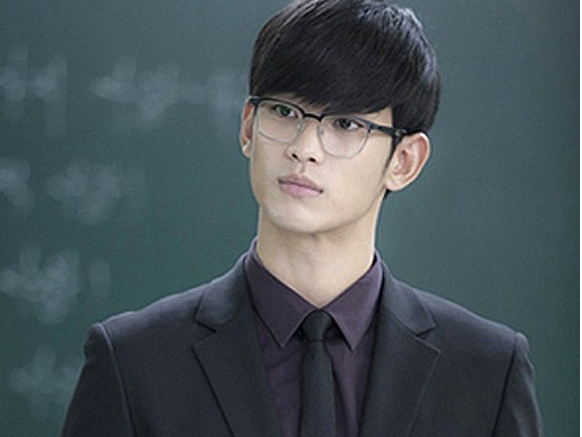 Kim Soo Hyun tung bi danh vi phong hoa hinh anh