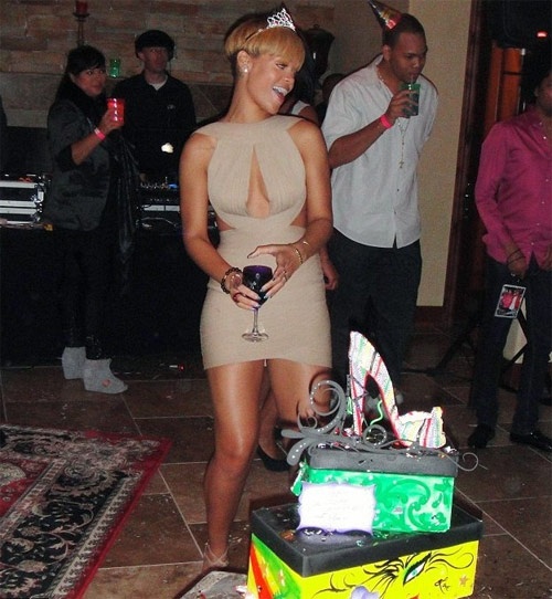 7 my nhan bi cach mat vi pha hoai do di muon hinh anh