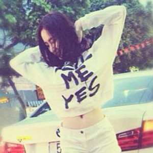 Angela Phuong Trinh copy phong cach Ho Ngoc Ha hinh anh