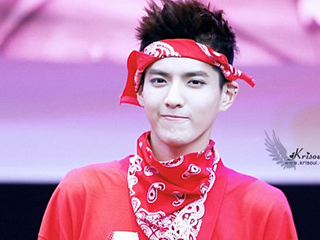 Kris (EXO): Tien thoai luong nan sau khi kien SM hinh anh