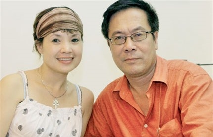 NSND Lan Hương hạnh phúc bên chồng.