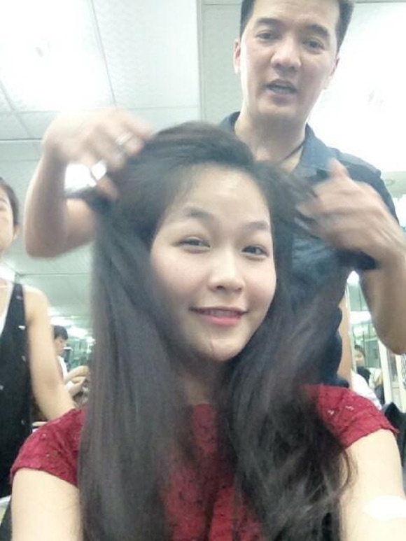 Đàm Vĩnh Hưng tự làm tóc cho Ngọc Trâm.