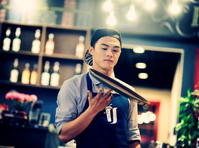 MV Live to Laugh cua Lam Vinh Hai hinh anh