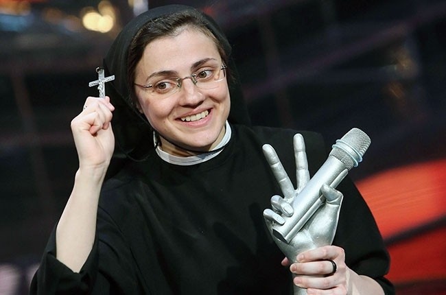 Nữ tu đầu tiên trên thế giới dành ngôi vị quán quân của cuộc thi The Voice.
