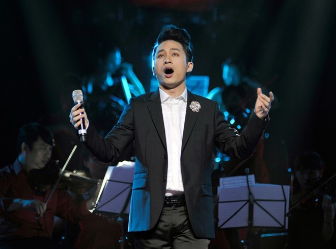 Tùng Dương sống sạch, chuyên tâm cho âm nhạc, không quá rầm rộ vẫn nhận được cát-xê không thua kém ai.