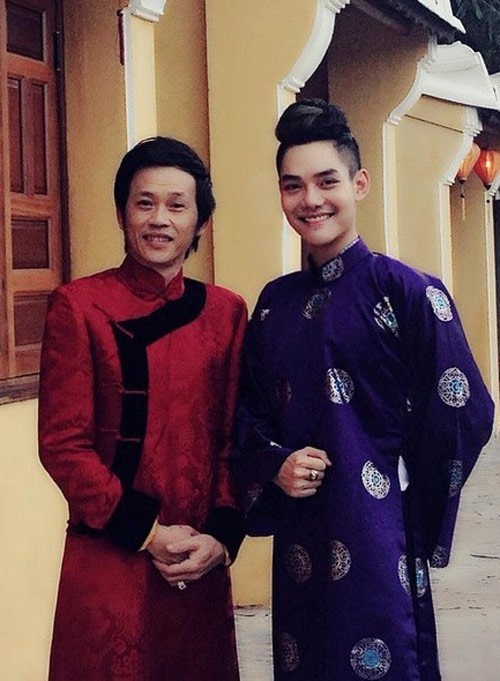 Cao Hữu Thiên bên cạnh bố nuôi Hoài Linh.