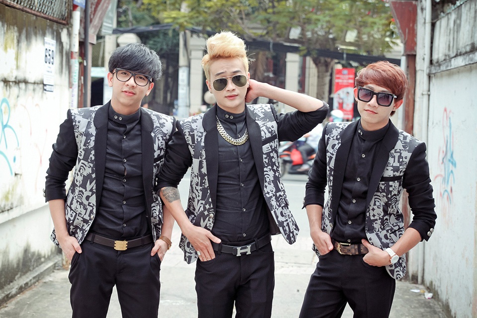 Sao Viet ta hoa vi bi fan xe ao, cau veo, be ca xe dien hinh anh