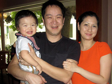 Huy MC - Chang ca si thieu gia va cong viec ban xoi dat My hinh anh