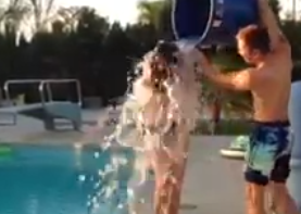 Toc Tien mac bikini goi cam do nuoc da vao dau hinh anh