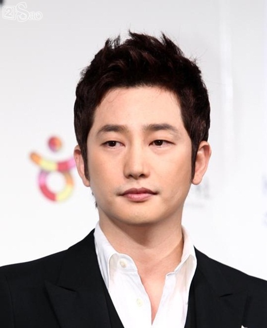 Dù vụ việc được giải quyết êm thấm nhưng danh tiếng Park Shi Hoo bị tổn hại nặng nề.