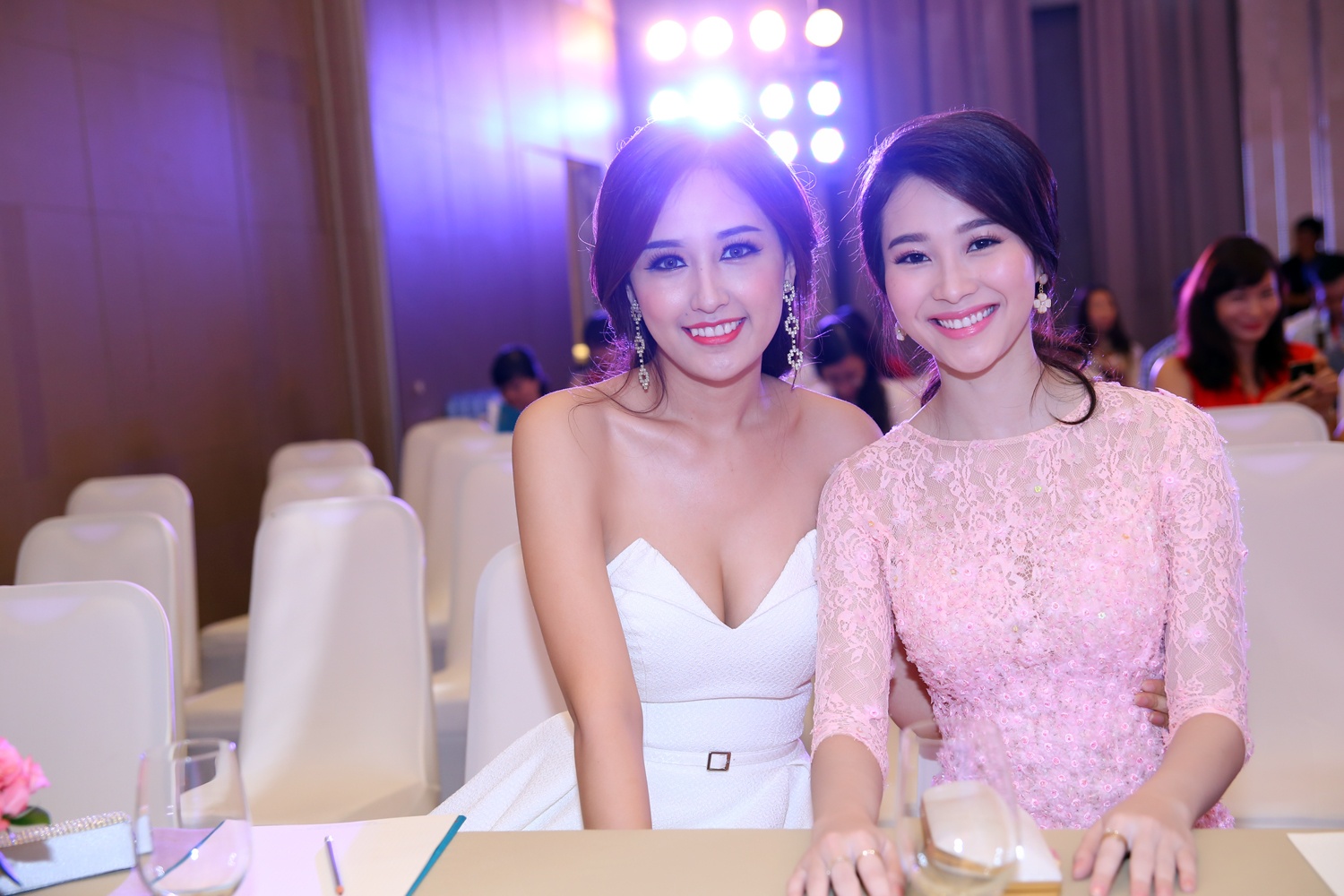 Mai Phuong Thuy sexy, Dang Thu Thao kin dao quyen ru hinh anh