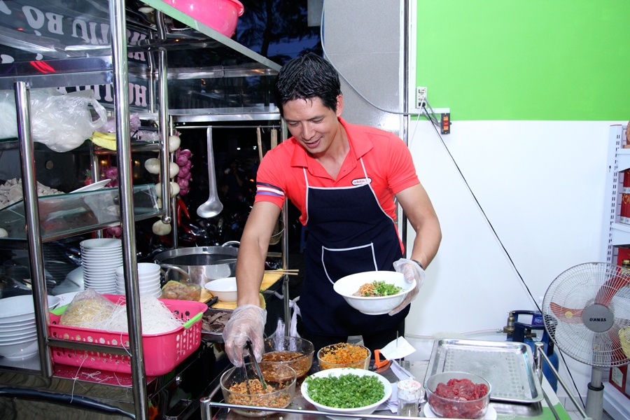 Binh Minh mo quan an binh dan hinh anh