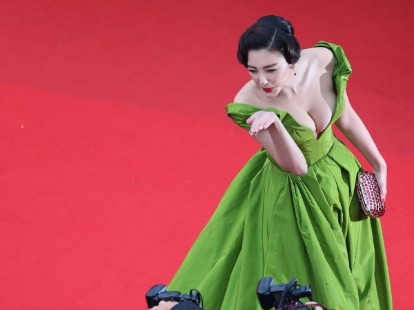 Vo cua dao dien Hoa ngu mua dam thanh Nu hoang tham do hinh anh