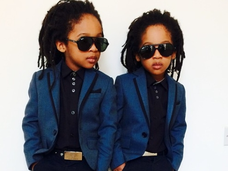 Gu thoi trang chat cua cap song sinh nhi gay sot hinh anh