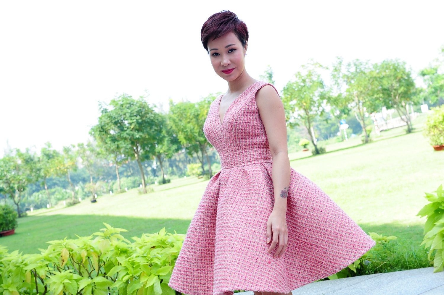 Uyen Linh lo hinh xam khap nguoi hinh anh