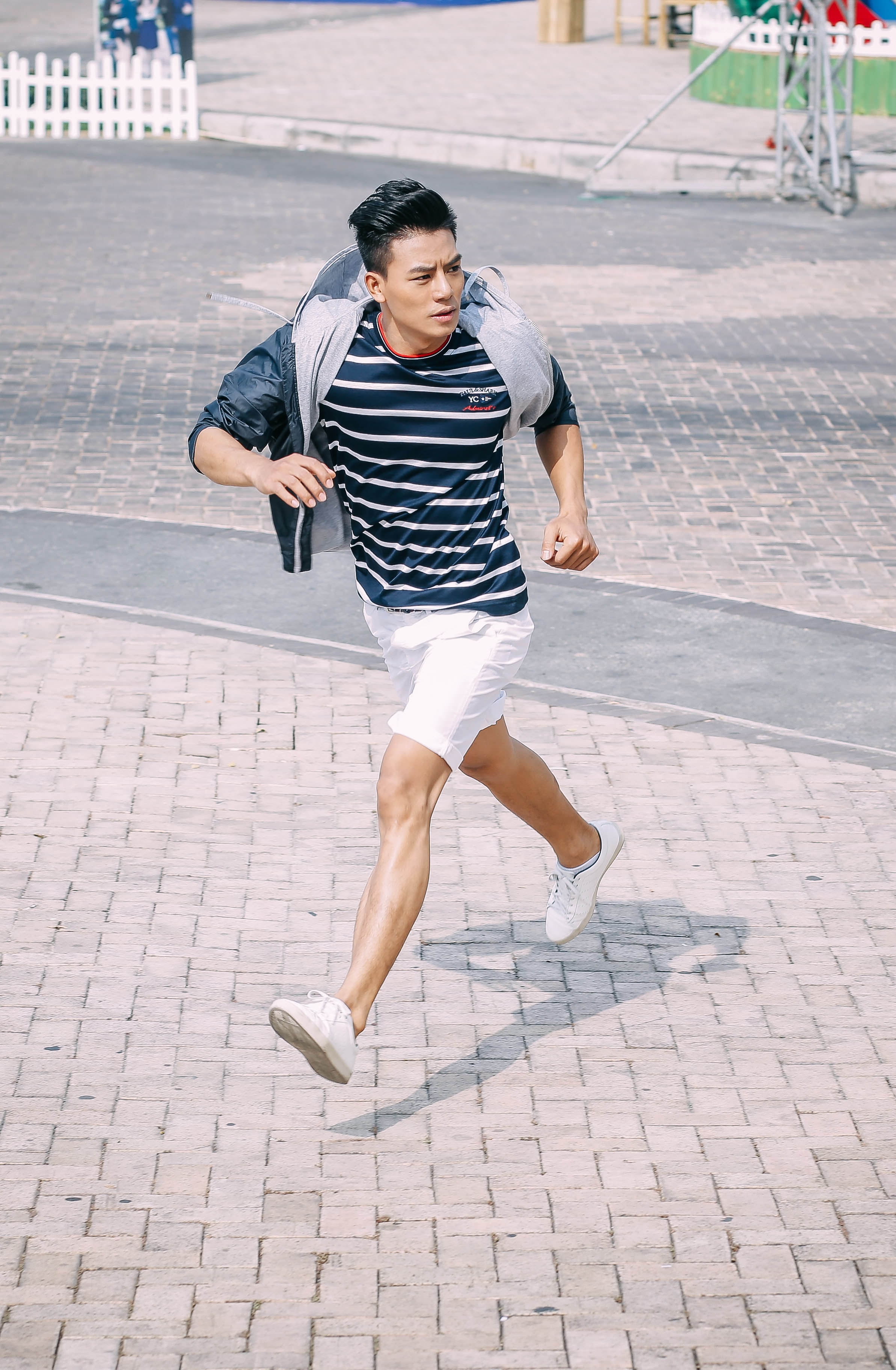 Hiếu Nguyễn lần đầu ra mắt khán giả Việt bằng dự án phim điện ảnh Thạch Sanh. Là gương mặt mới nhưng lại được giao đảm nhận vai diễn quan trọng cho cả bộ phim mang tính sử thi, nam diễn viên trẻ đến từ trường Sân khấu Điện ảnh Hà Nội không khỏi khiến nhiều người băn khoăn. Tuy vậy, anh đã chứng tỏ được năng lực của mình. Qua Thạch Sanh, Hương Ga và một loạt dự án phim gần đây, Hiếu Nguyễn vụt sáng thành một cái tên đáng chú ý của làng điện ảnh. 