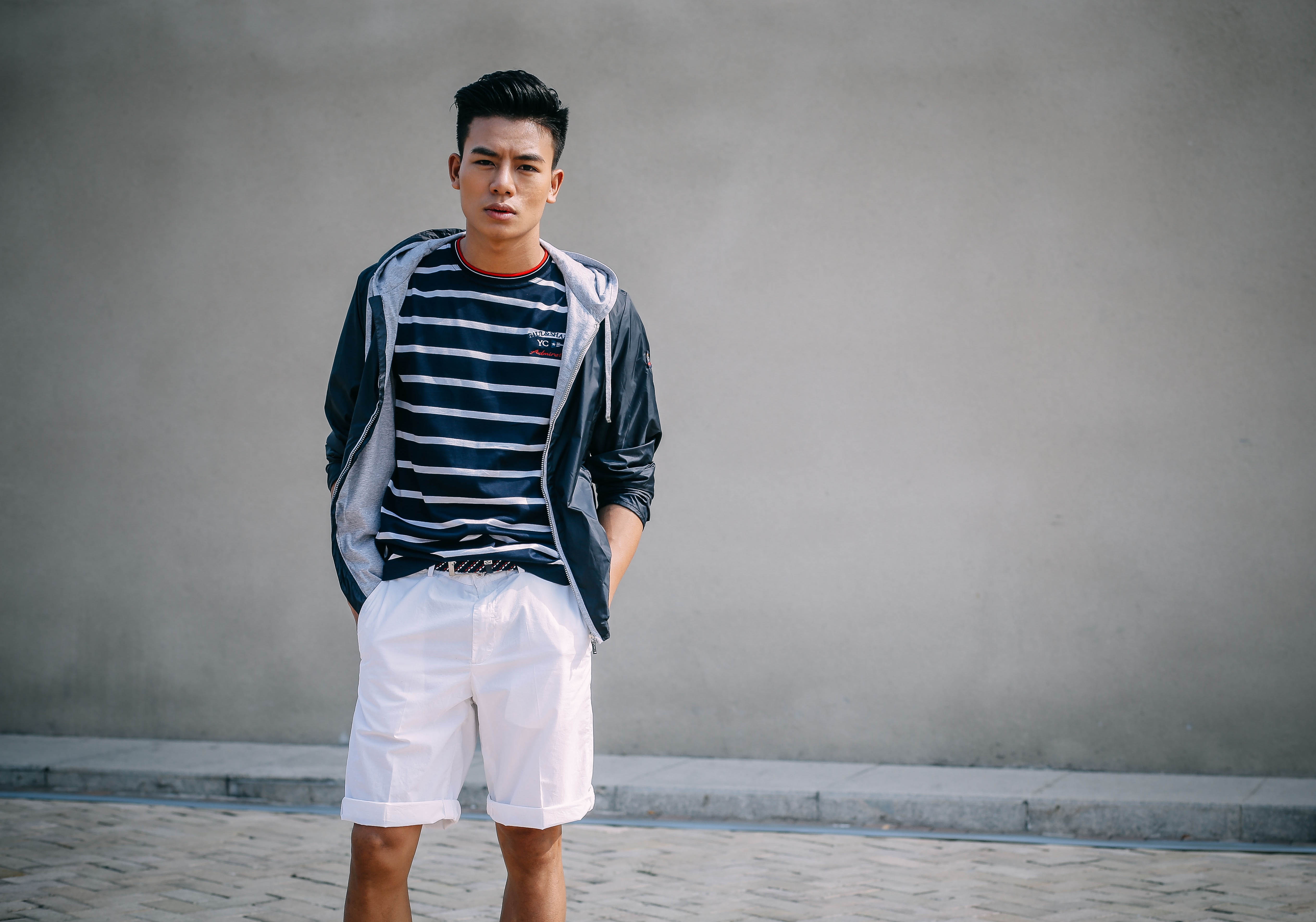 Không chỉ được đánh giá cao ở khả năng diễn xuất, Hiếu Nguyễn còn sở hữu nhiều điểm cộng. Anh có ngoại hình đẹp với gương mặt nam tính và thân hình chuẩn 6 múi. Ngoài ra, gu thời trang của nam diễn viên ngày càng được đánh giá cao. Hiếu Nguyễn thường xuất hiện ở các sự kiện với phong cách thời trang lịch lãm. Trong khi đó, ở đời thường, anh chuộng những bộ trang phục mang phong cách thể thao, giúp anh khoe được nét khỏe khoắn, trẻ trung.