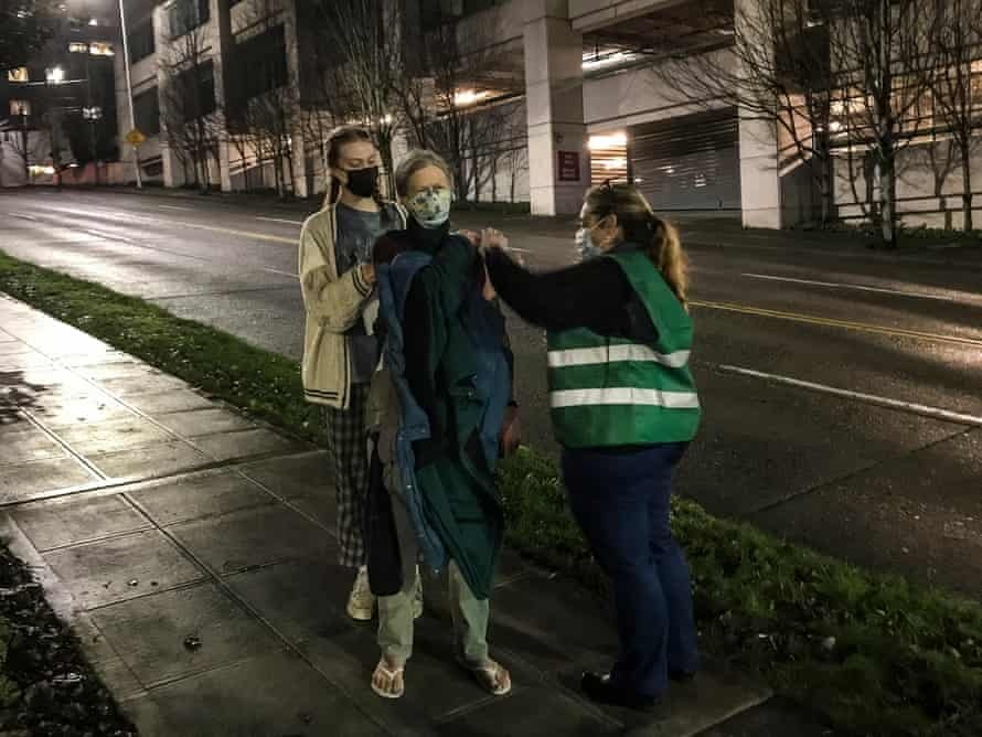 Giai cuu 1.300 lieu vaccine Covid-19 trong dem vi kho lanh hong hinh anh