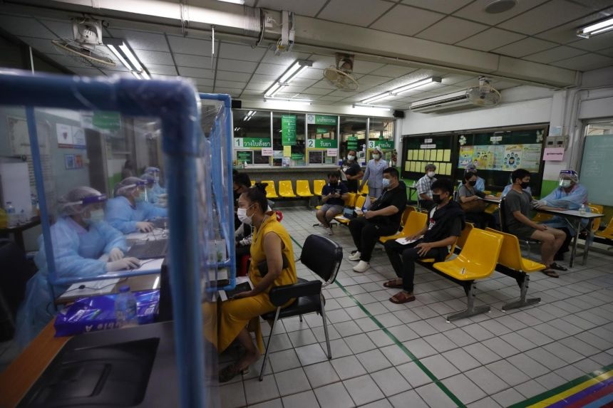 Thai Lan dieu dung vi 140 quan bar va hop dem hinh anh