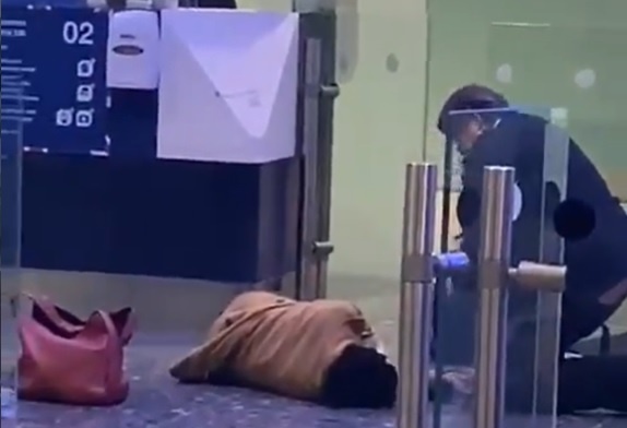 Cho nhieu gio de lam thu tuc, khach guc nga tai san bay Heathrow hinh anh