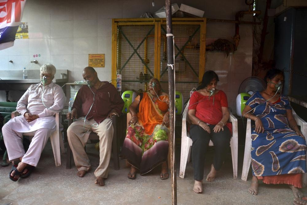 Toa an New Delhi se trung phat quan chuc neu khong cung cap du oxy hinh anh