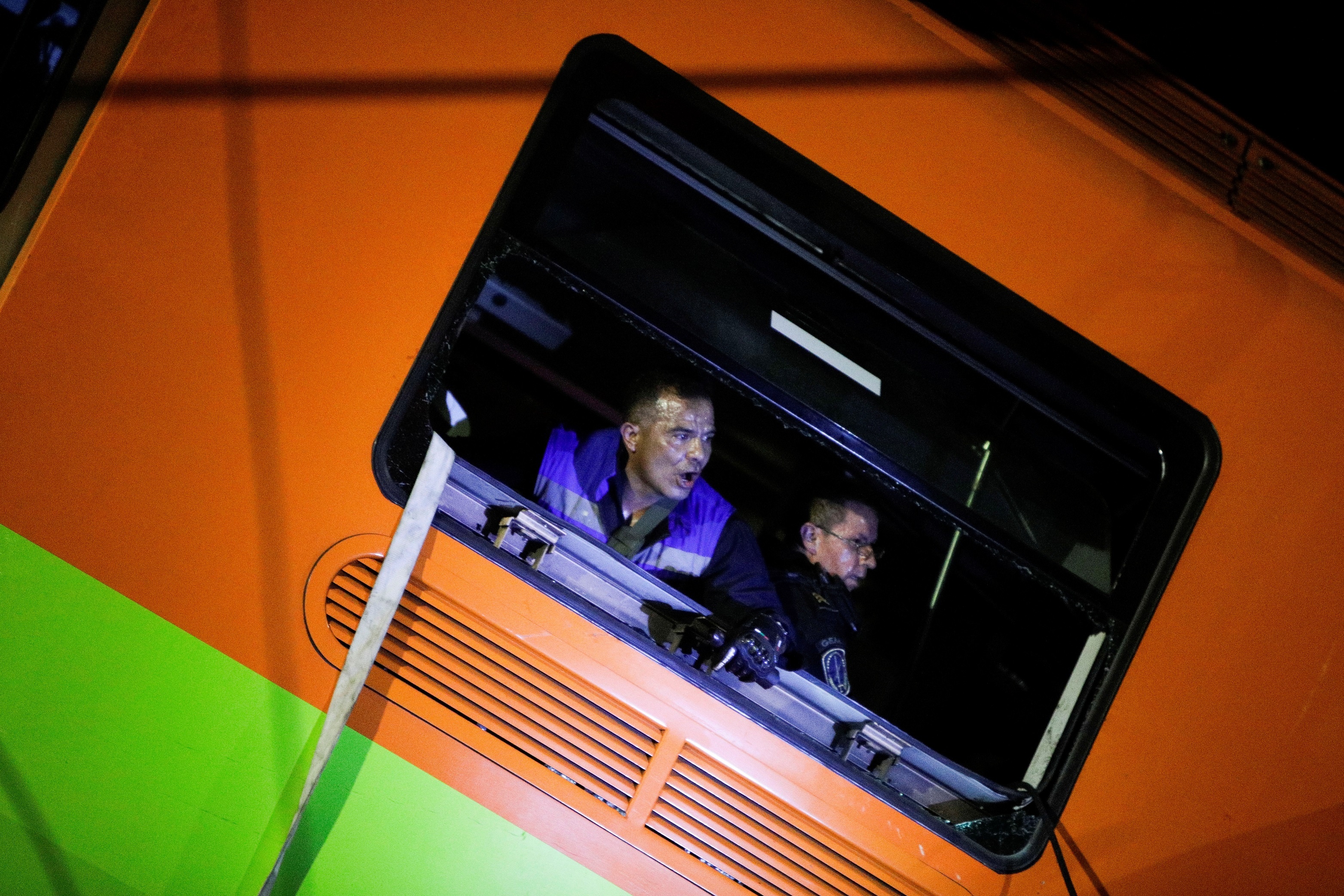 sap cau vuot duong sat o Mexico anh 9