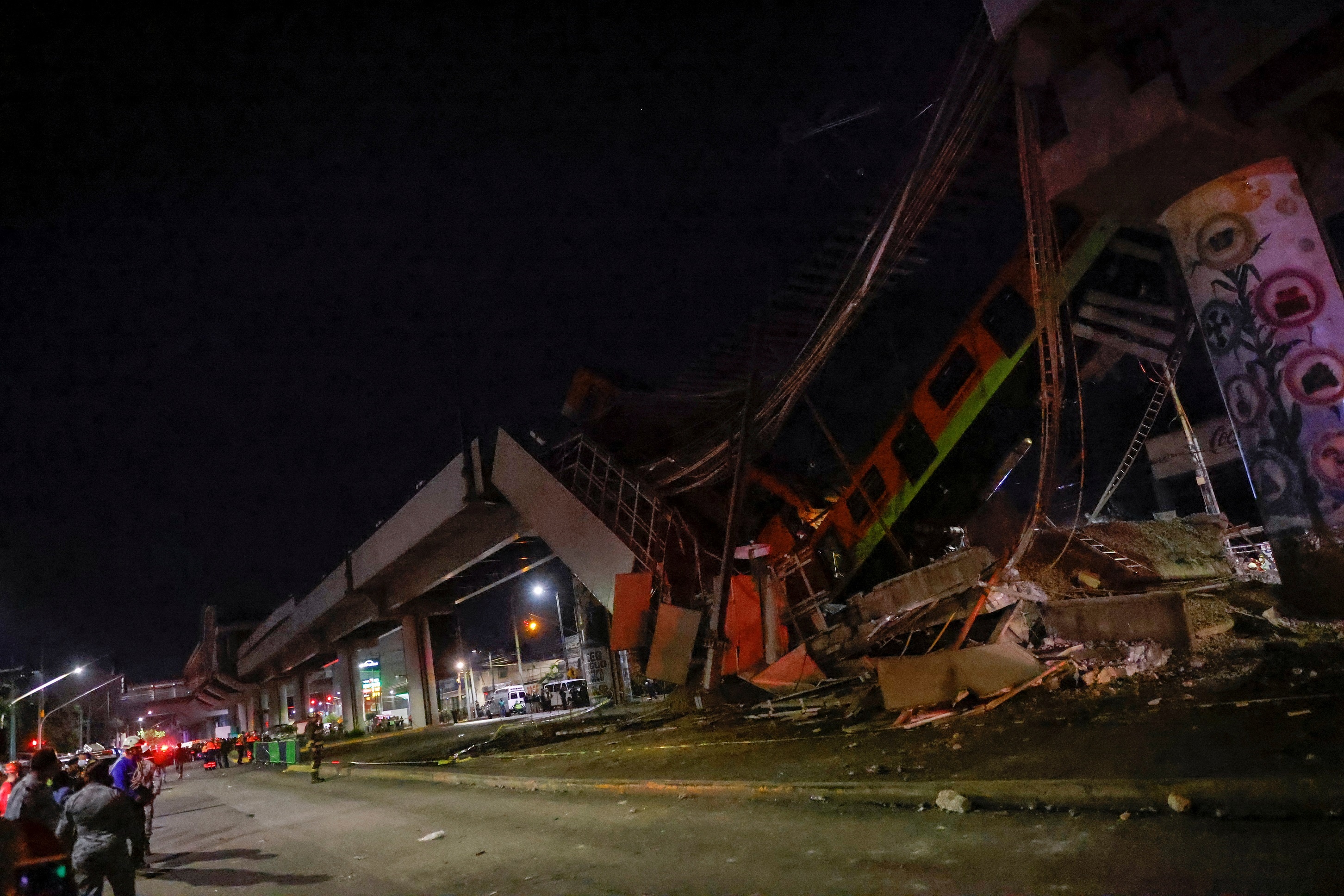 sap cau vuot duong sat o Mexico anh 3