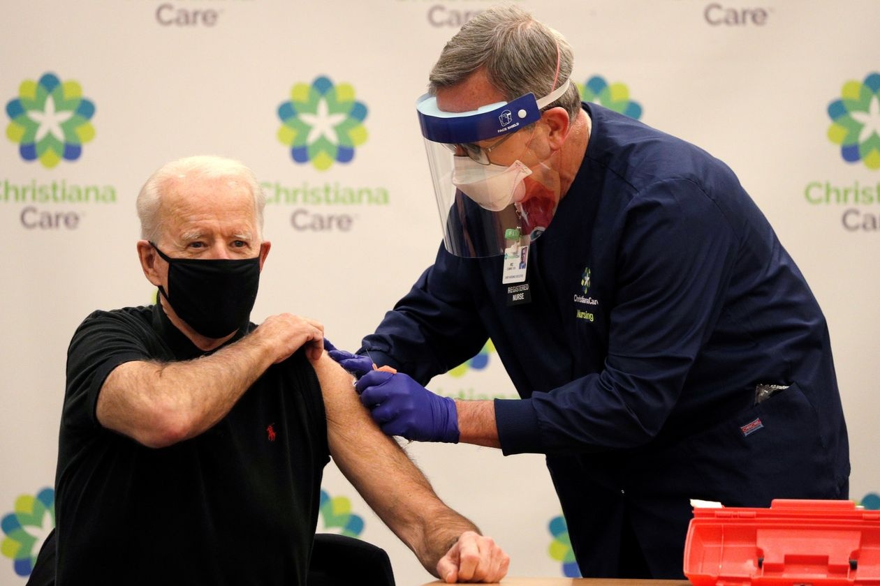 'Ban cam thay tran trui neu ra ngoai ma khong deo khau trang' hinh anh