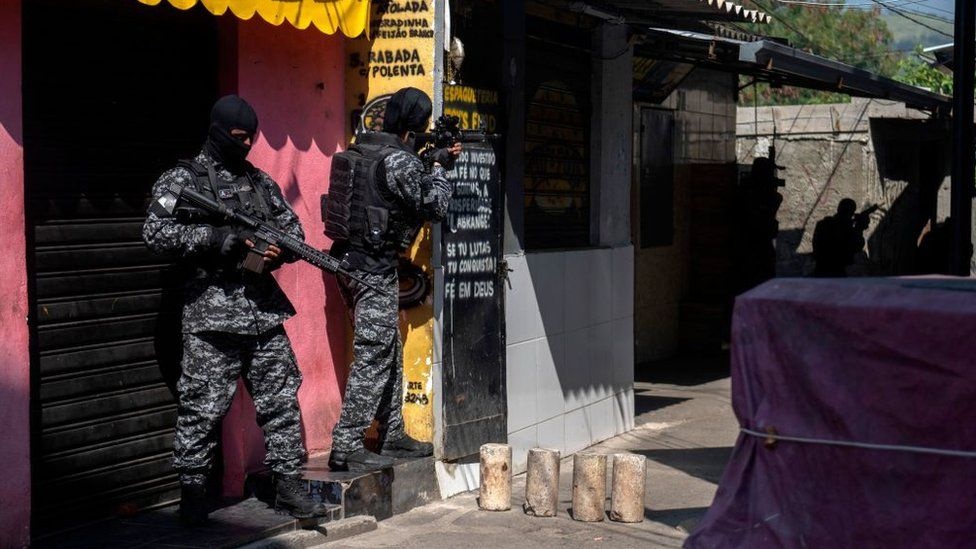 Dien bien moi vu do sung voi bang dang Brazil lam 25 nguoi chet hinh anh