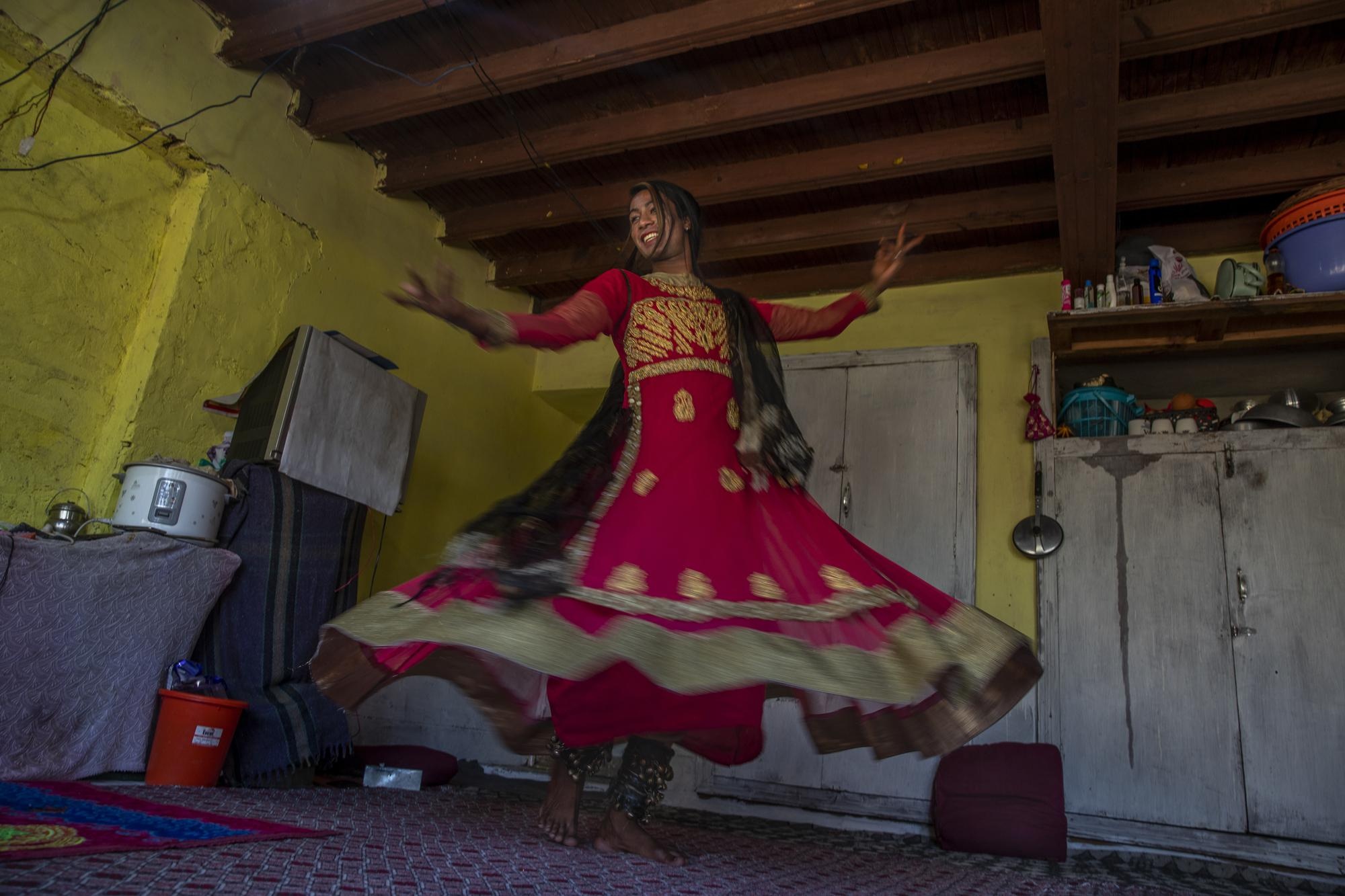 nguoi chuyen gioi An Do bi bo lai anh 1