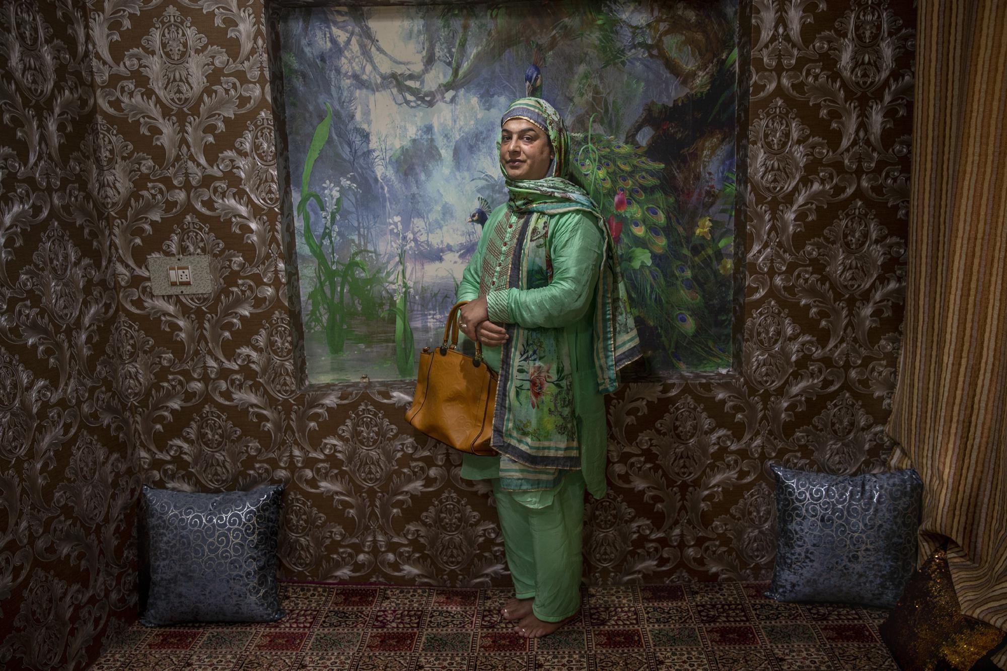 nguoi chuyen gioi An Do bi bo lai anh 14