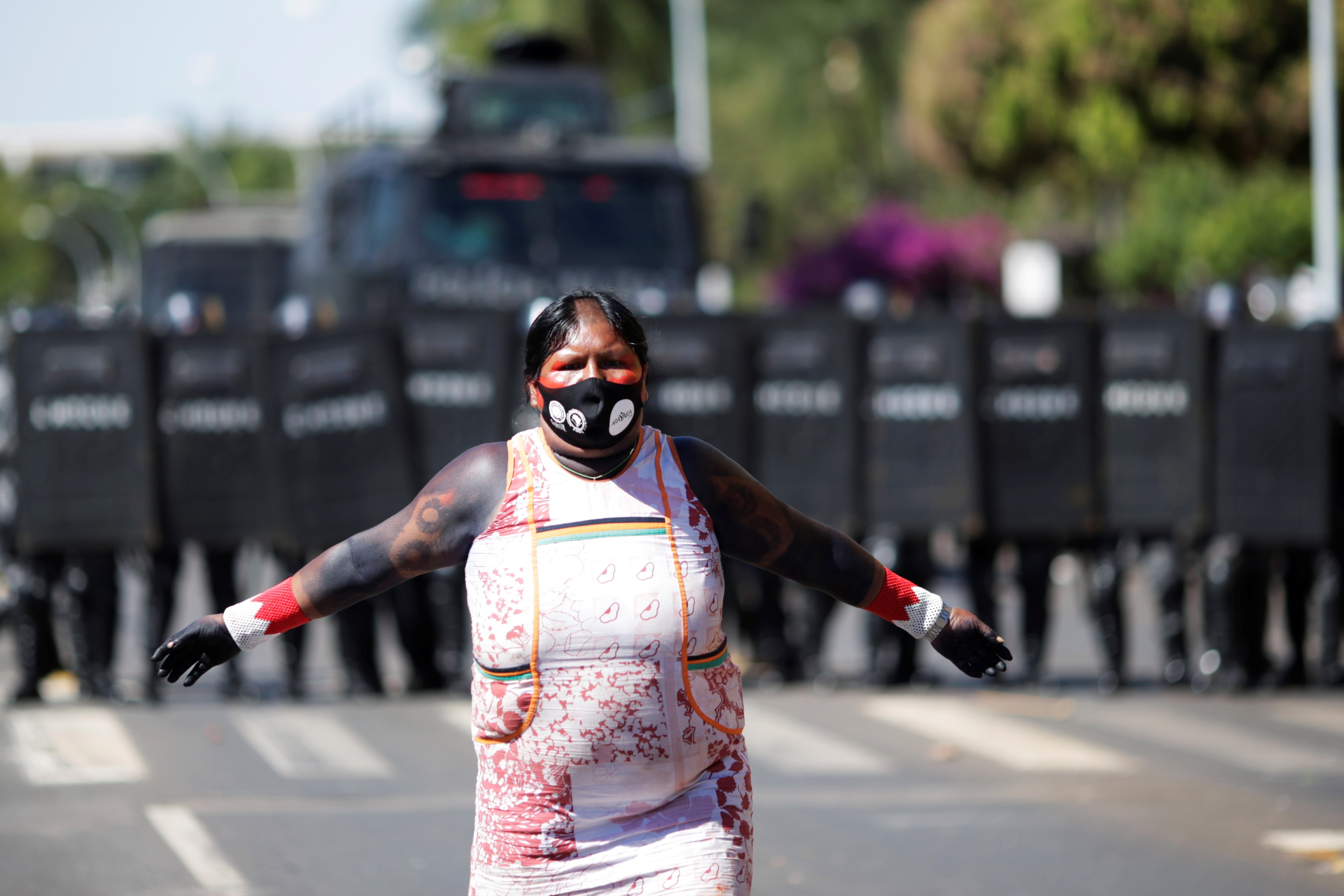 nguoi ban dia Brazil bieu tinh anh 4