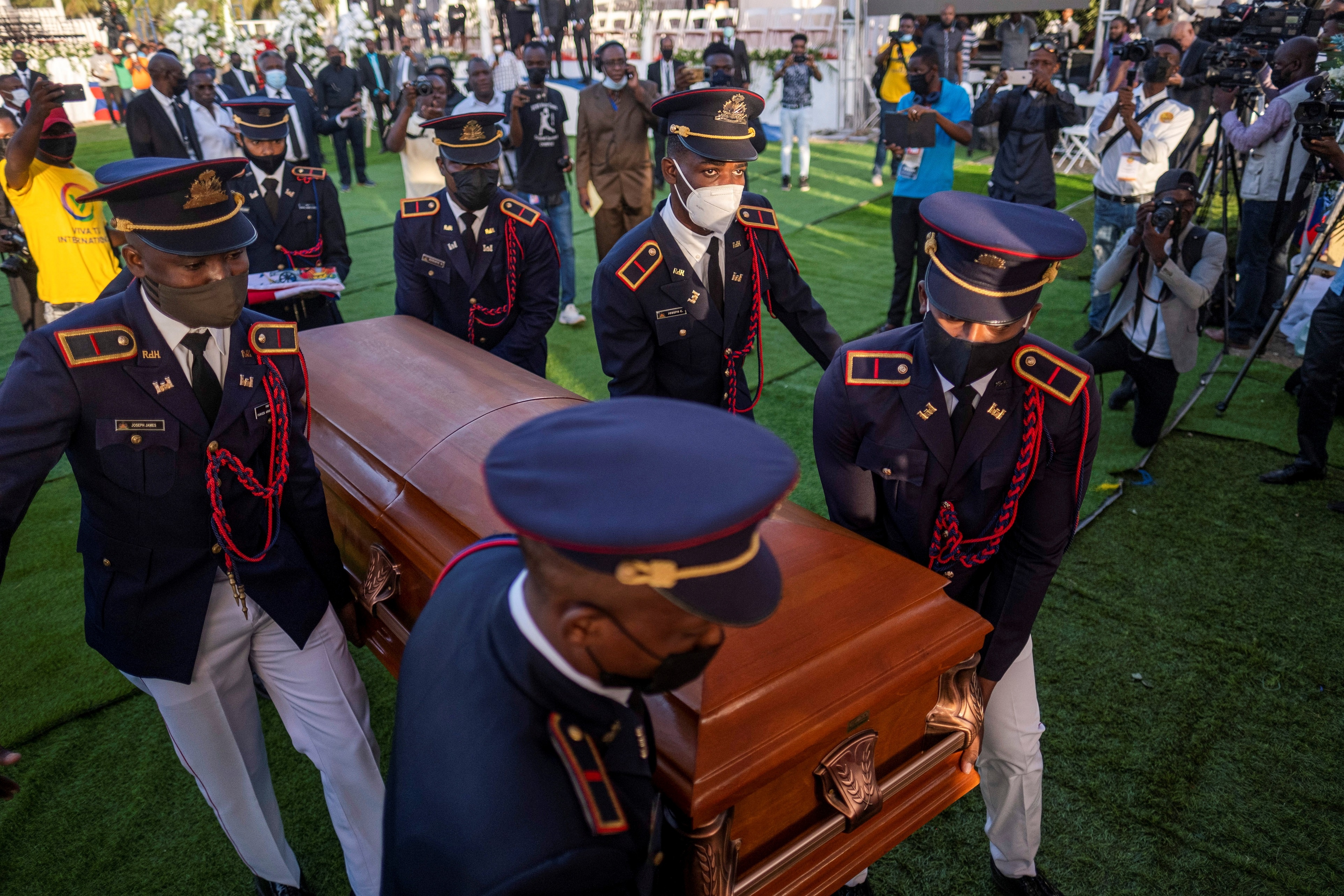 anh dam tang tong thong Haiti anh 2