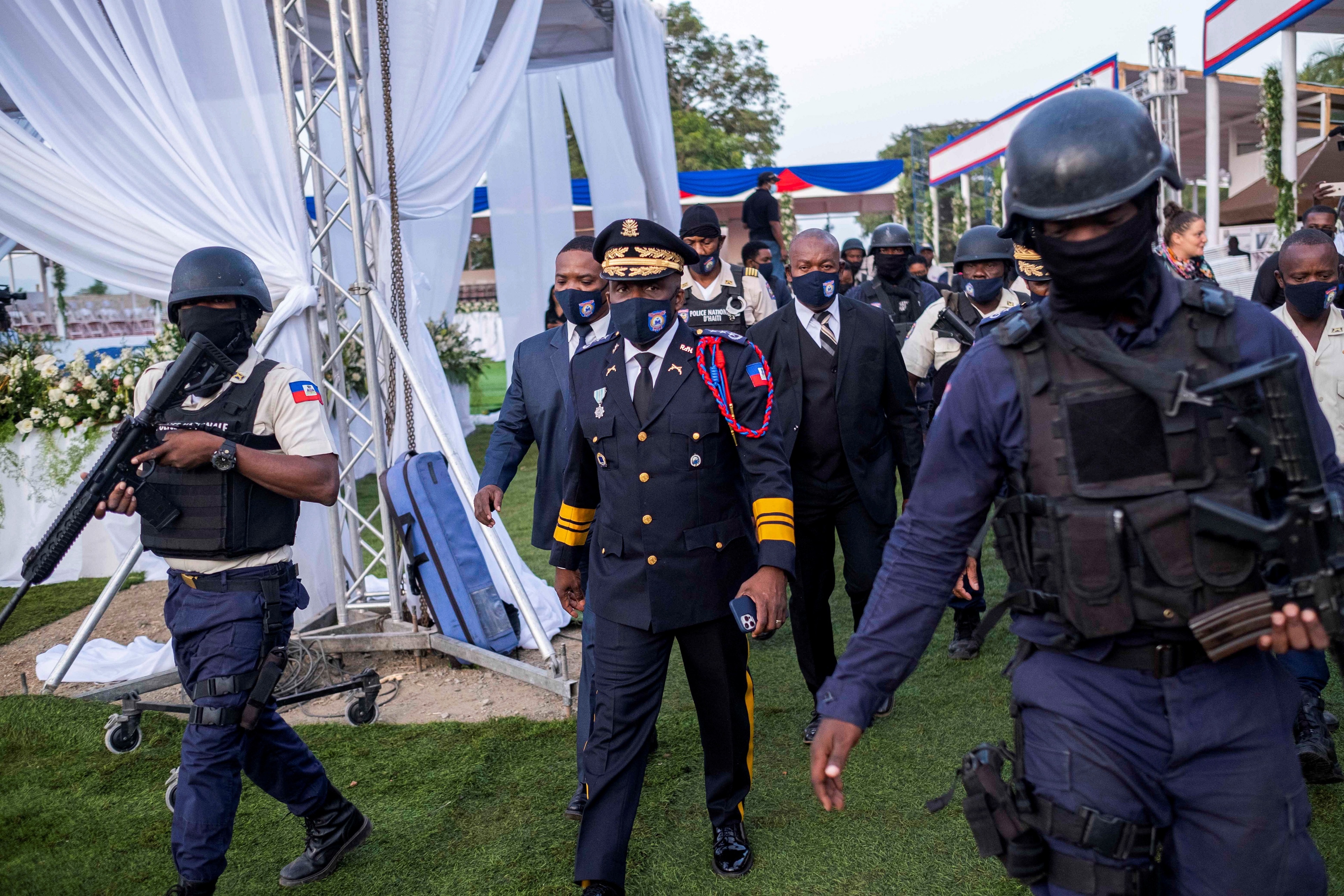 anh dam tang tong thong Haiti anh 6