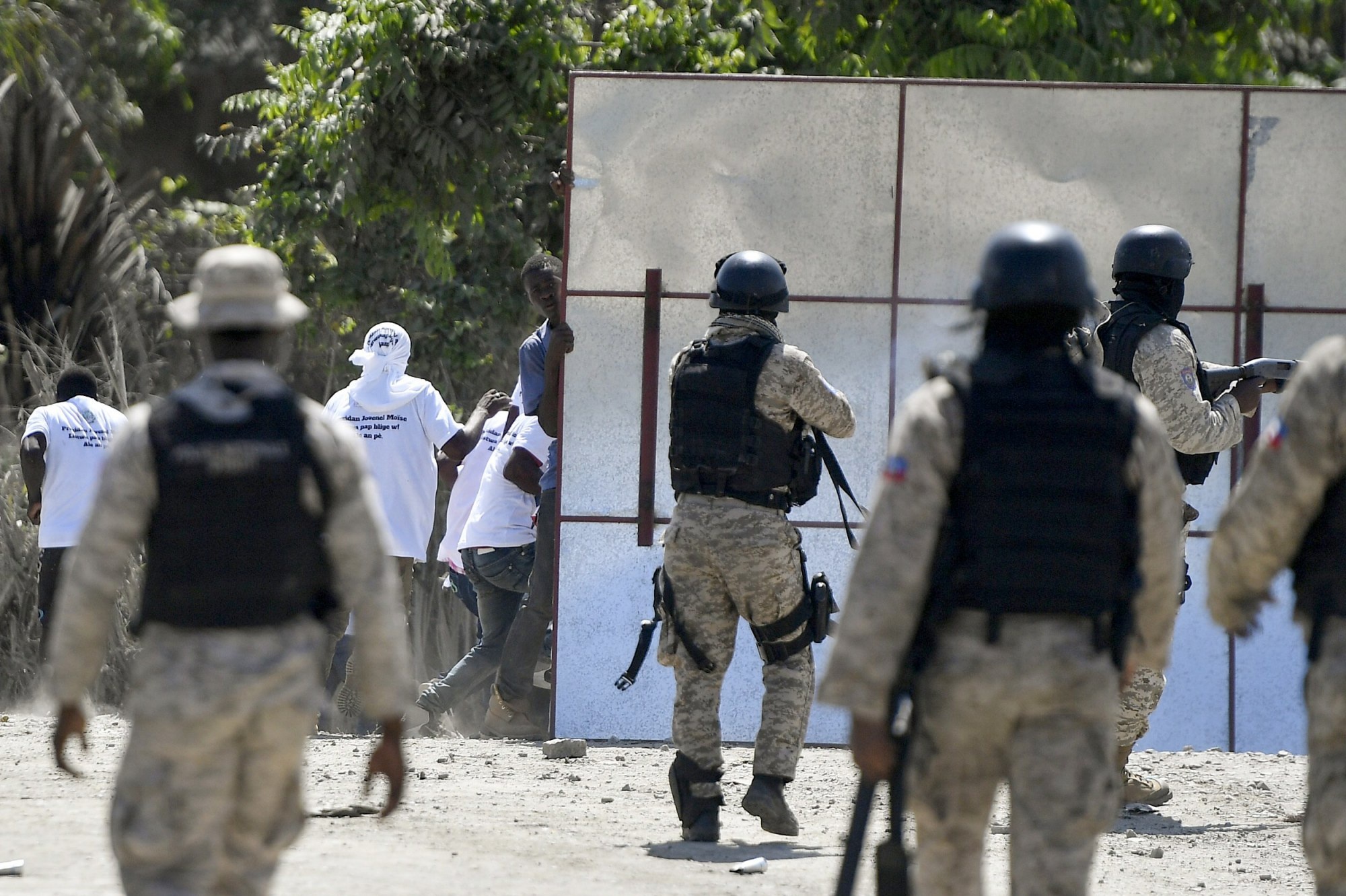 anh dam tang tong thong Haiti anh 5