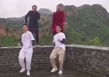 Gay phan no vi nhay tren bo tuong Van Ly Truong Thanh hinh anh