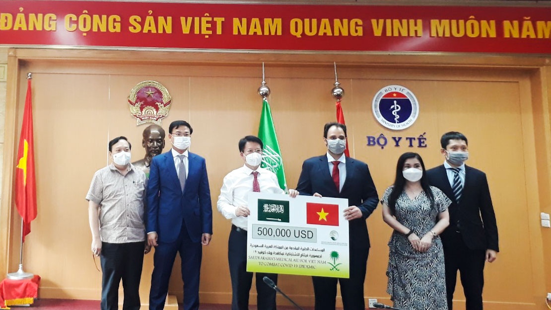 Saudi Arabia tang vat tu y te 500.000 USD cho Viet Nam hinh anh