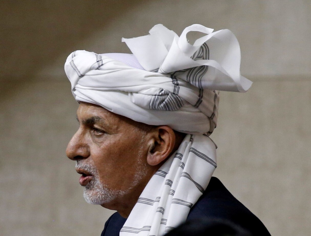 Tong thong Afghanistan: Toi chi mang theo quan ao hinh anh