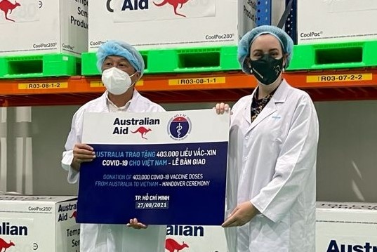 403.000 lieu vaccine do Australia vien tro da ve den Viet Nam hinh anh