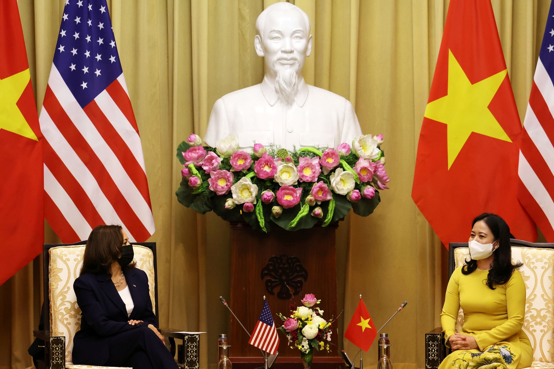 Pho tong thong My dang video tham Viet Nam hinh anh