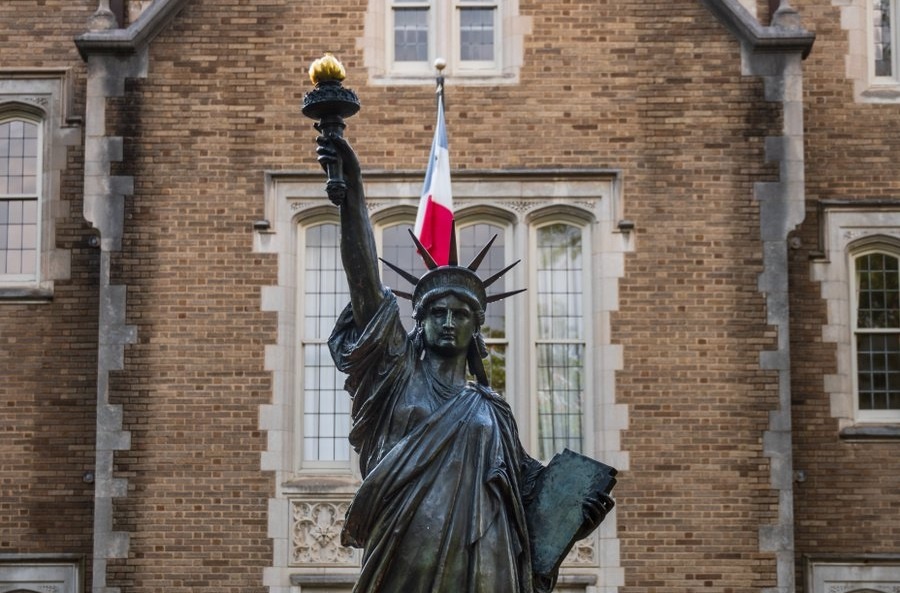 Phap huy tiec chieu dai o Washington vi ran nut voi My hinh anh