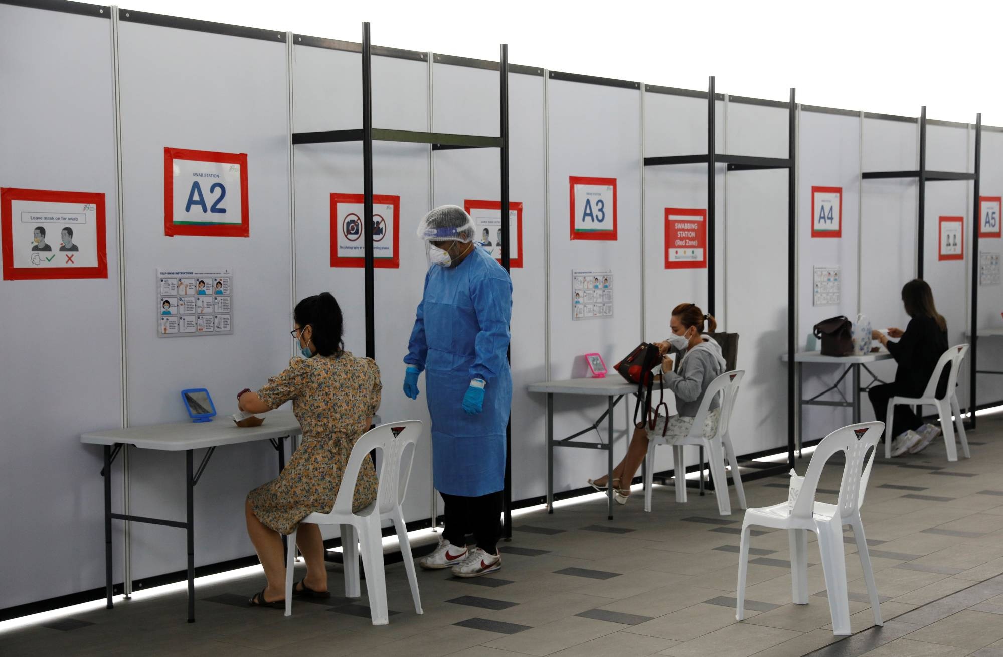 nguoi Viet o Singapore song chung voi Covid anh 1