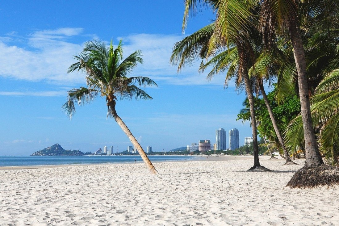 Nguoi giau Thai do xo ve Hua Hin anh 1