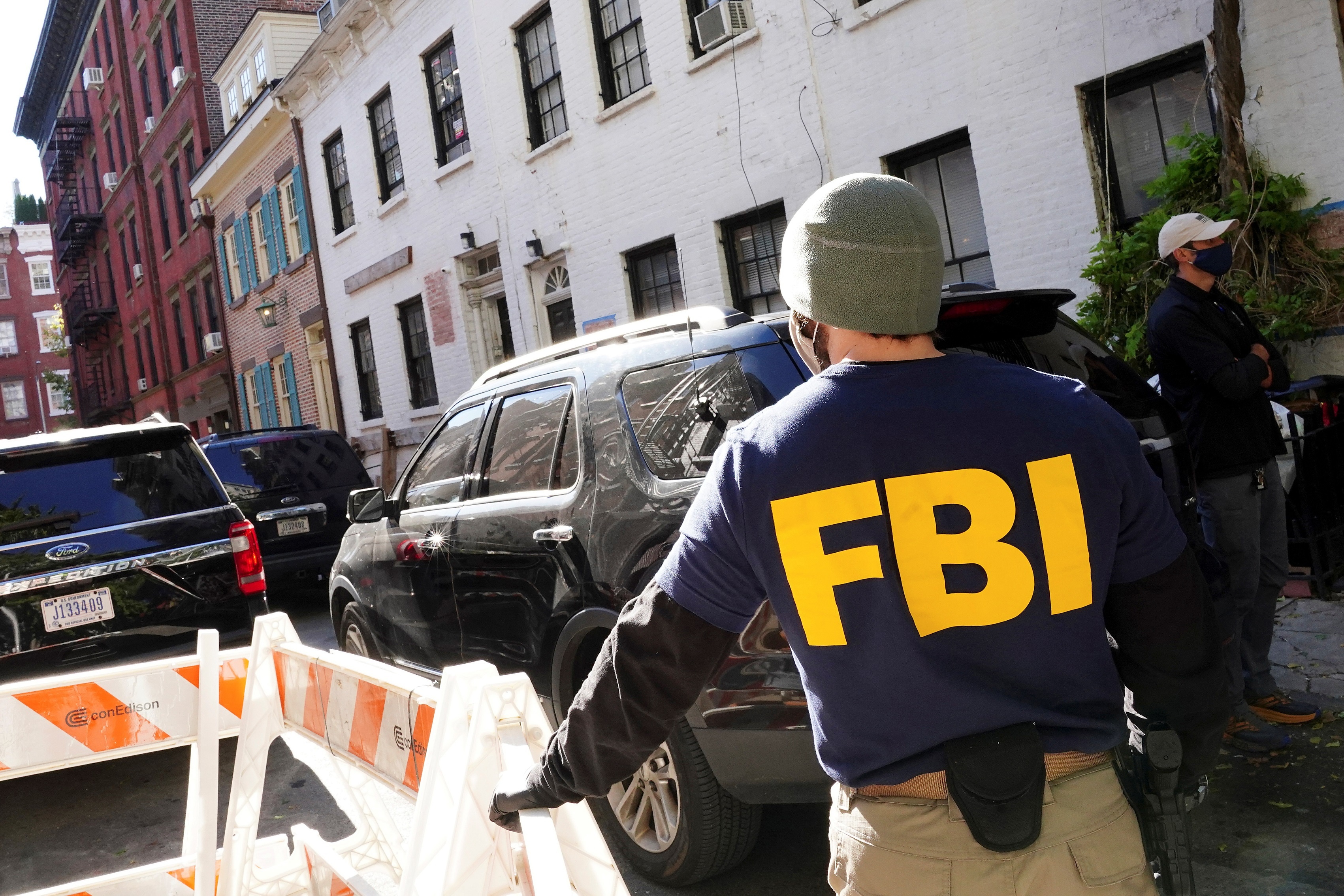 FBI kham xet can nha lien quan den ty phu Nga hinh anh