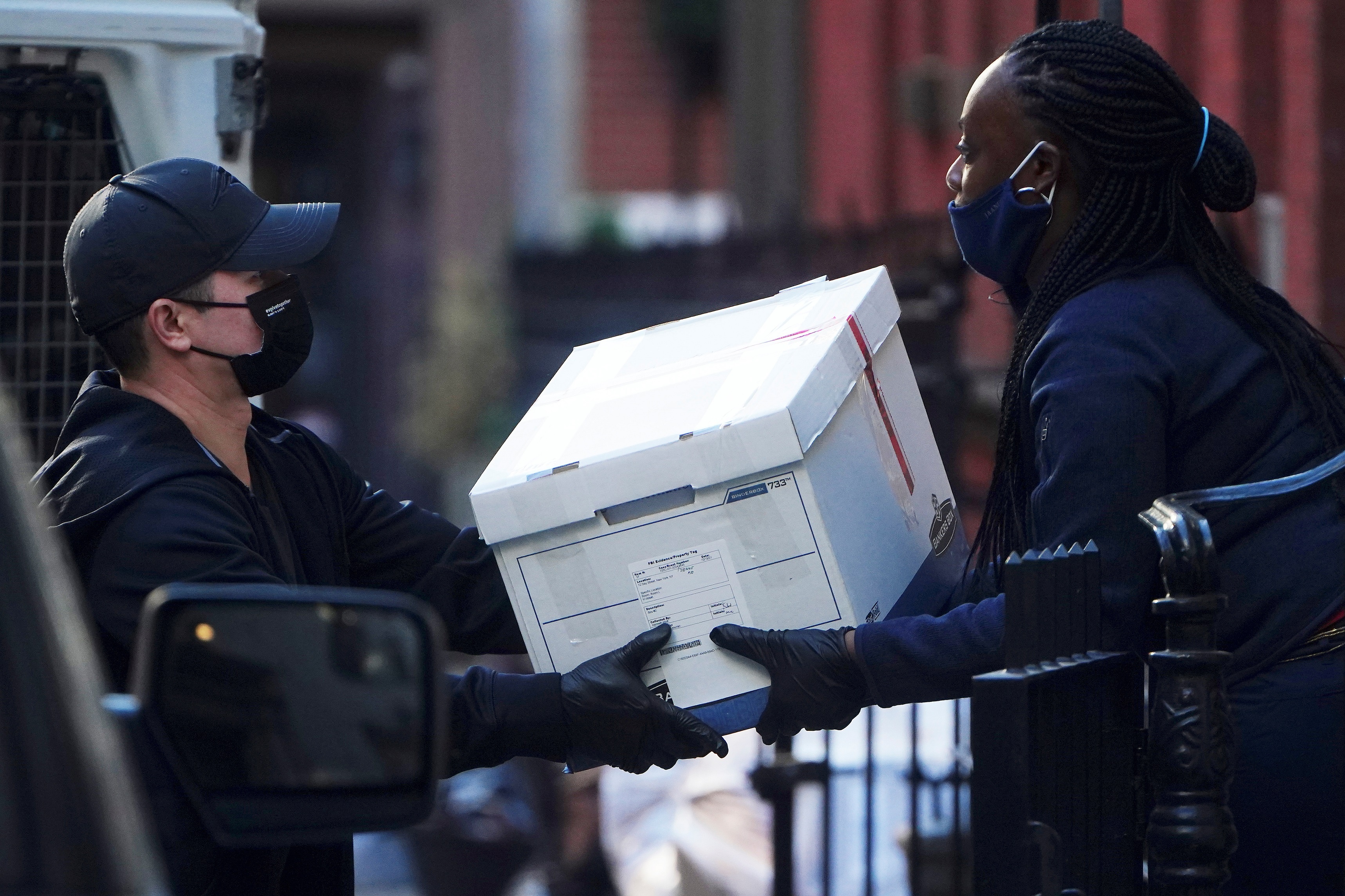 FBI xet nha lien quan den ty phu Nga anh 4