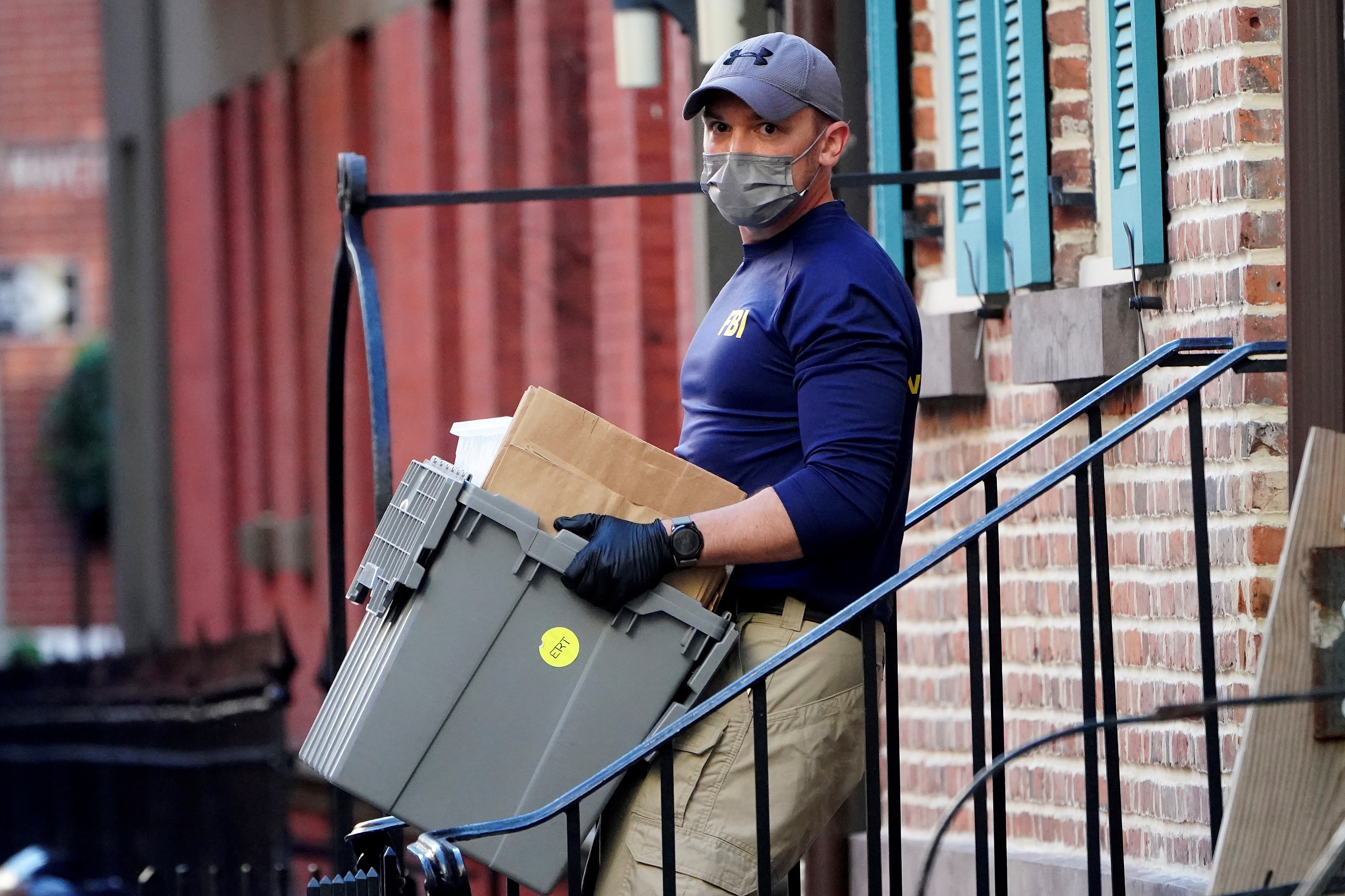 FBI xet nha lien quan den ty phu Nga anh 2