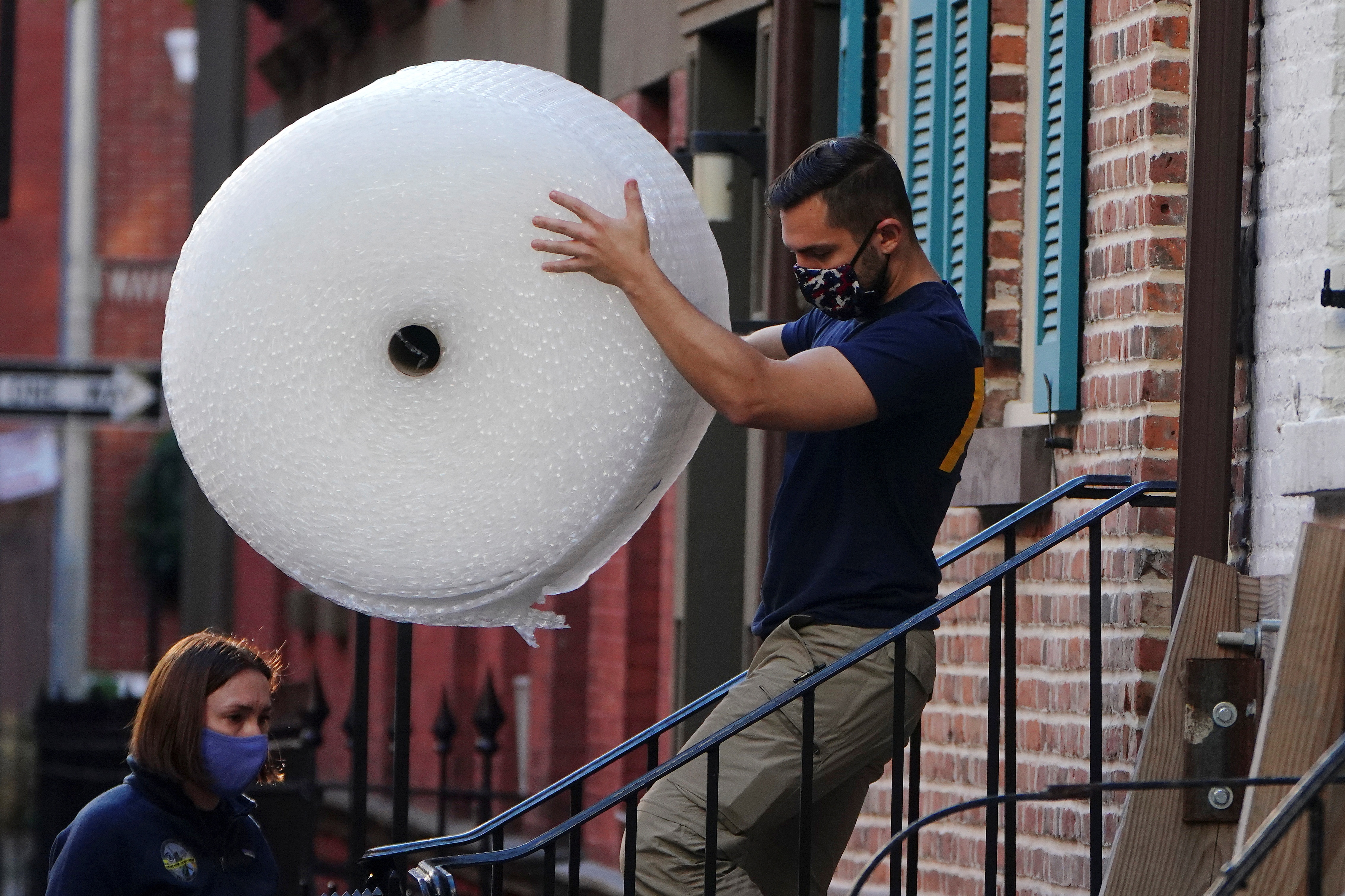 FBI xet nha lien quan den ty phu Nga anh 3